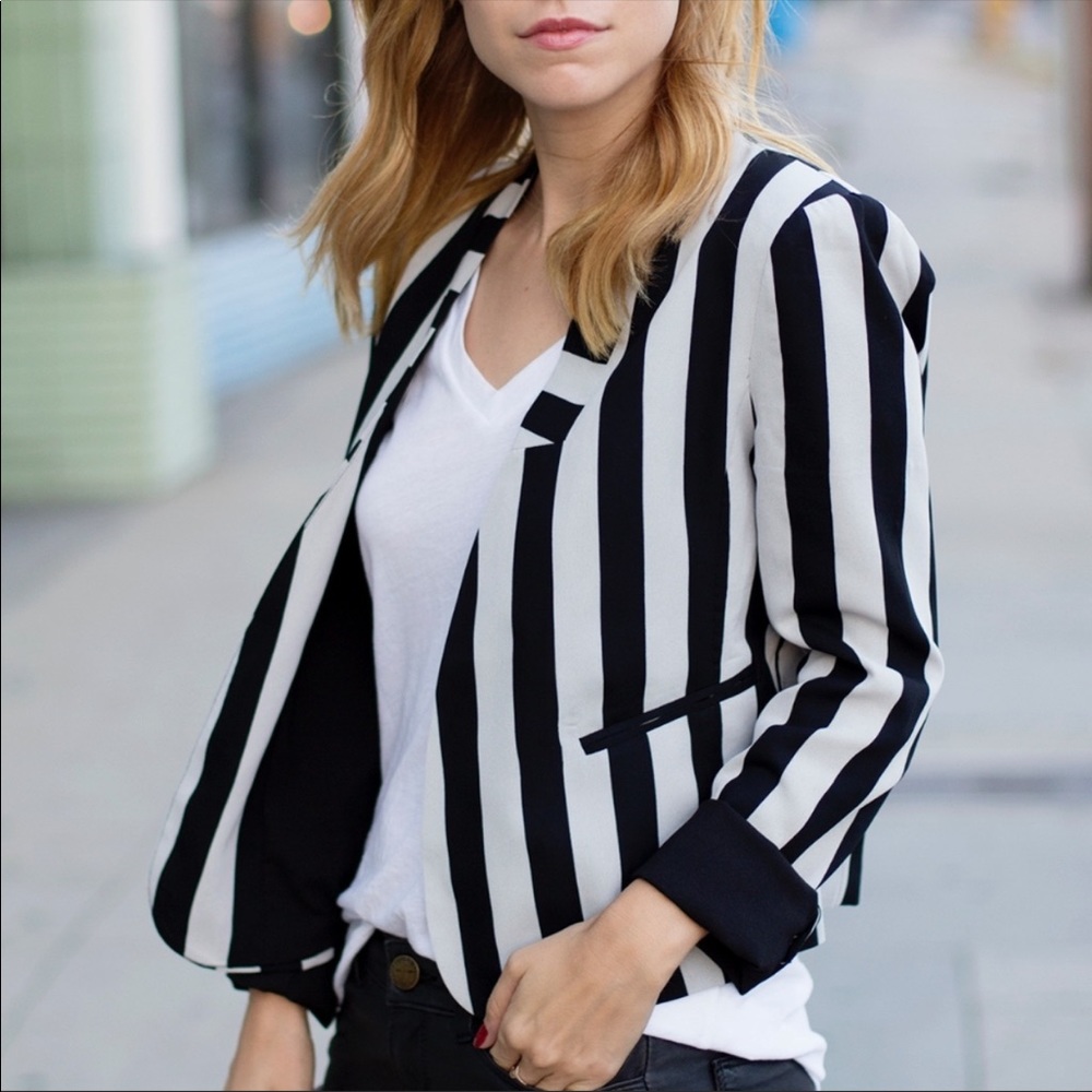 *Line & Dot black/white striped blazer, size S